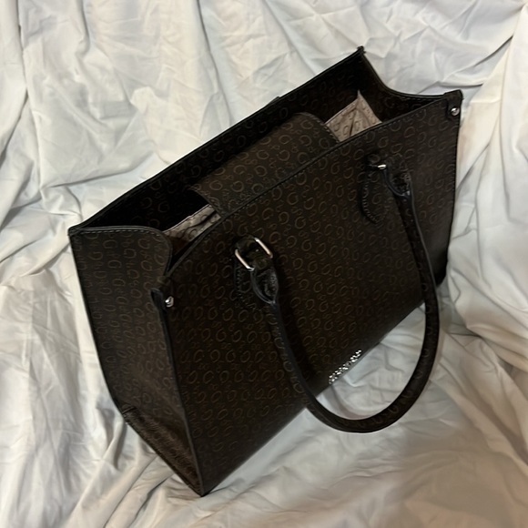 GUESS handbag - Picture 5 of 6